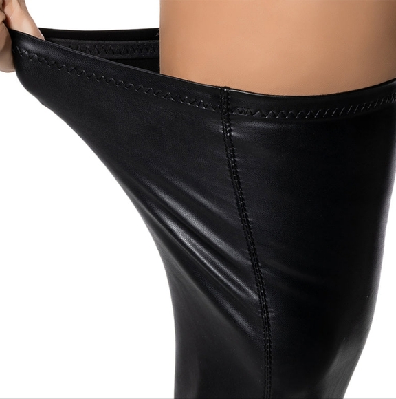 AZALEA WANG "RADIOACTIVE RUNAWAY" Stylish Black and Green Platform Boots - Picture 2 of 5